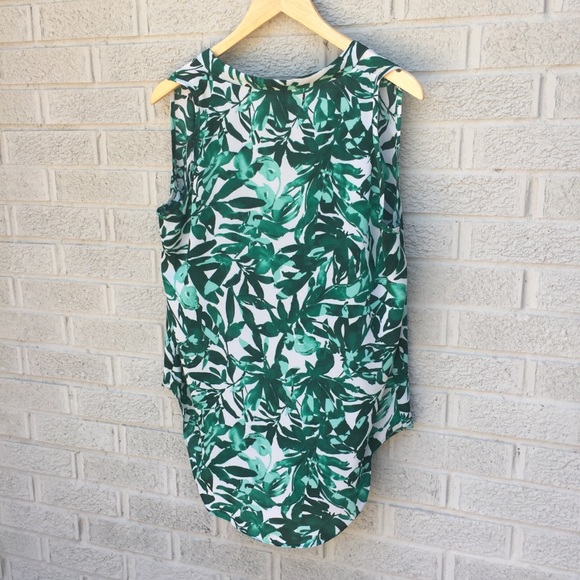 Olivaceous Floral Leaf Print Sleeveless Blouse - Picture 6 of 7